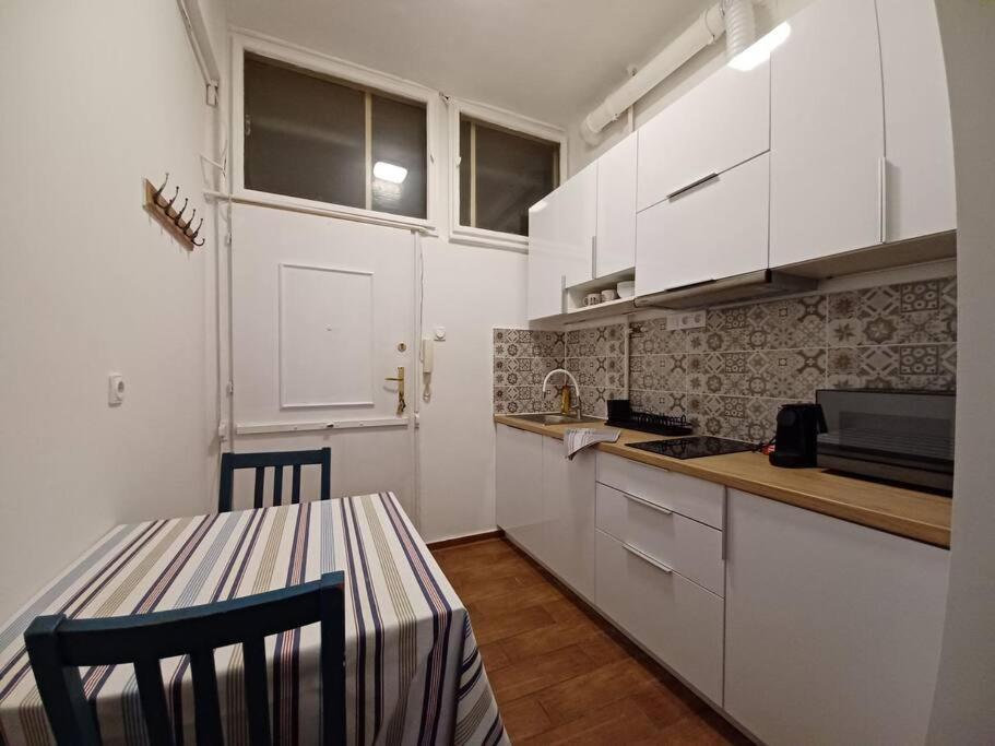 Hero's Square Apartamento *